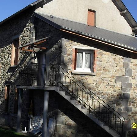 Gite A La Ferme Pres Vulcania-Gr89 La Goutelle ภายนอก รูปภาพ