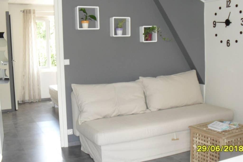 Gite A La Ferme Pres Vulcania-Gr89 La Goutelle ภายนอก รูปภาพ